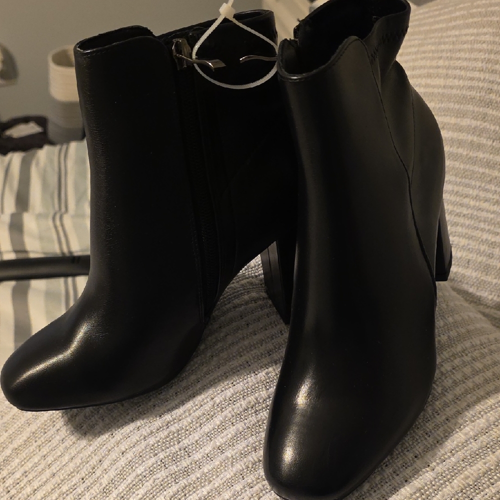 Women’s Black Ankle Booties - Classic Zip Heel